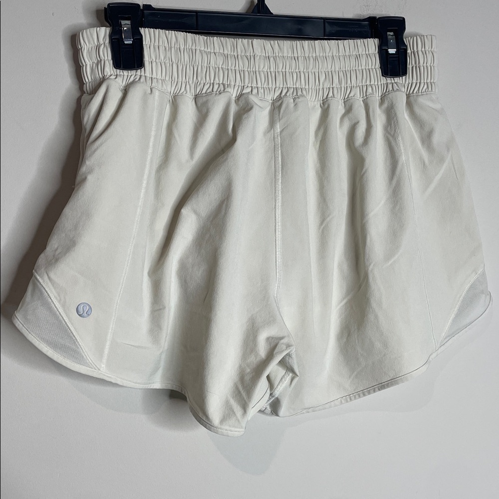 Sold Lululemon | Women’s Hotty Hot Athletic Shorts in Bone Size 8 - Picture 4 of 7
